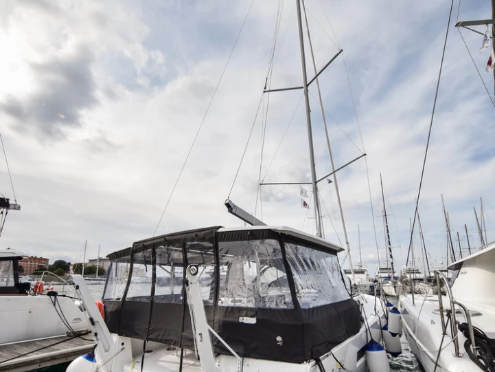 Noleggiare una Jeanneau Sun Loft 47 a Zara