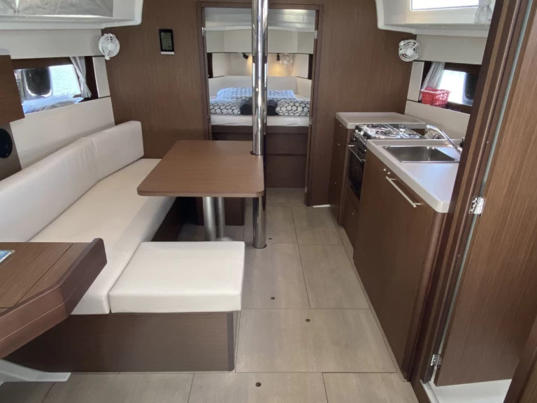 Noleggio Barca a vela con o senza skipper Bénéteau a Pola