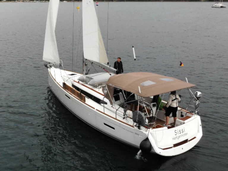 Jeanneau Sun Odyssey 389 da affittare a  Punat