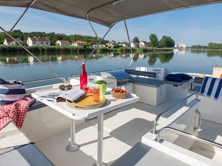 Noleggio Houseboat Premier con patente nautica