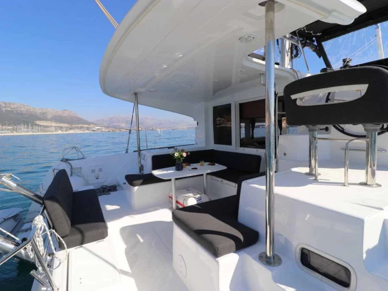 Noleggio barche Lagoon Lagoon 40 a Pola su Samboat