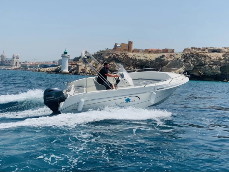 Noleggio Barca a motore Pacific Craft con patente nautica