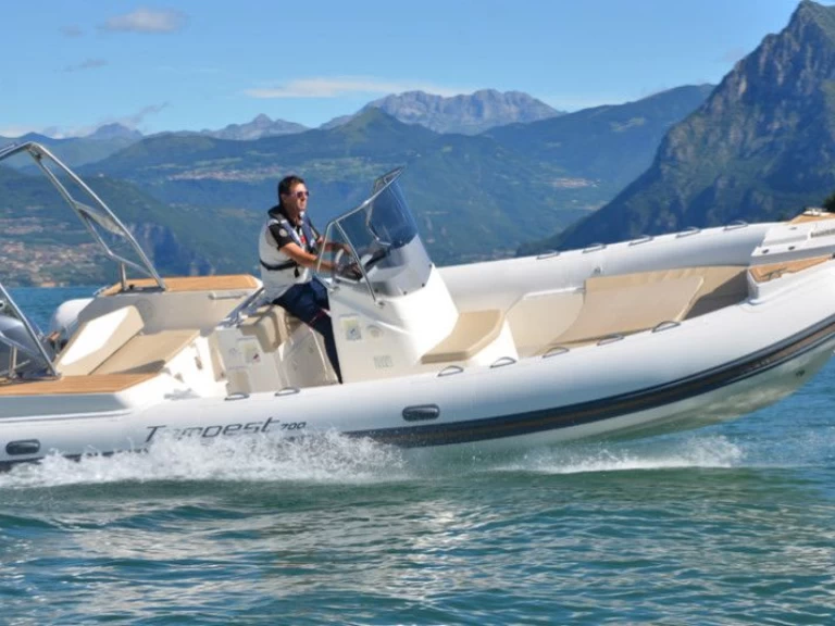 Noleggiare una Capelli Tempest 700 a Marsiglia