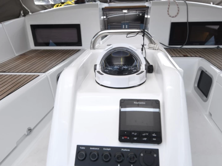 Noleggio Barca a vela con o senza skipper Jeanneau a Komolac