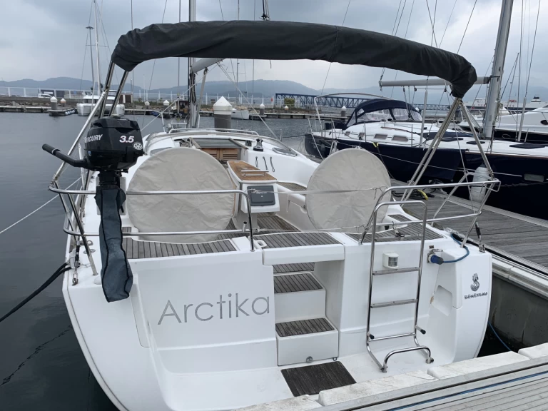 Noleggiare una Bénéteau Oceanis 40 a Vigo