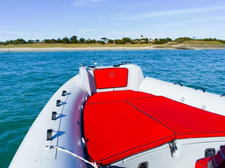 Noleggio Barca a motore con o senza skipper Prua al vento a L'Herbaudière