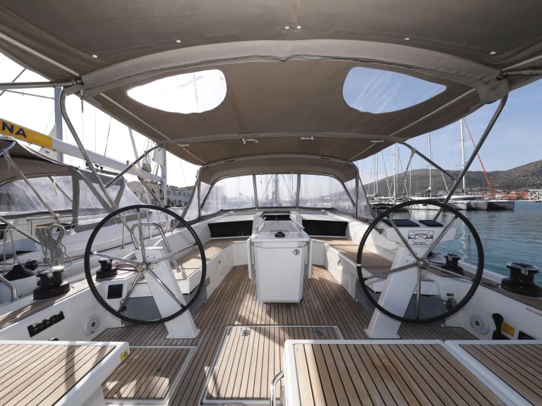 Noleggiare una Bénéteau Oceanis 46.1 a Trogir