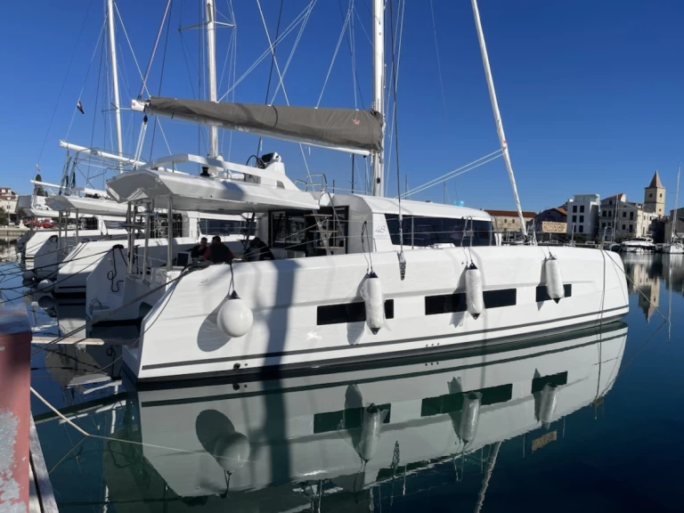 Noleggiare una Dufour Dufour Catamarans 48 Sail a Pirovac
