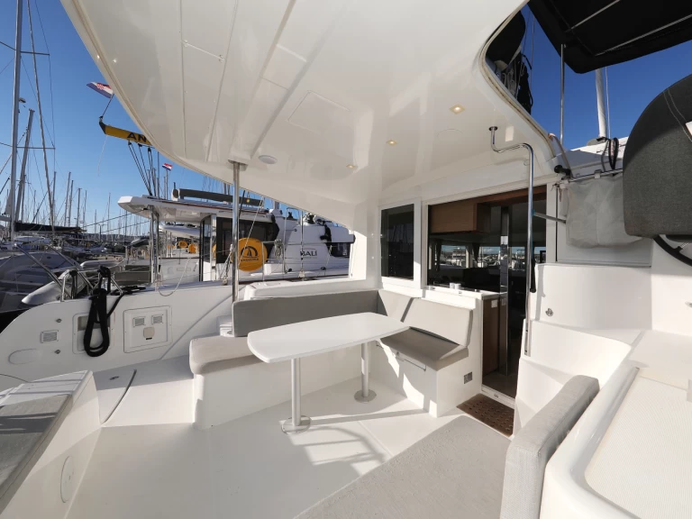 Noleggio Catamarano Lagoon con patente nautica