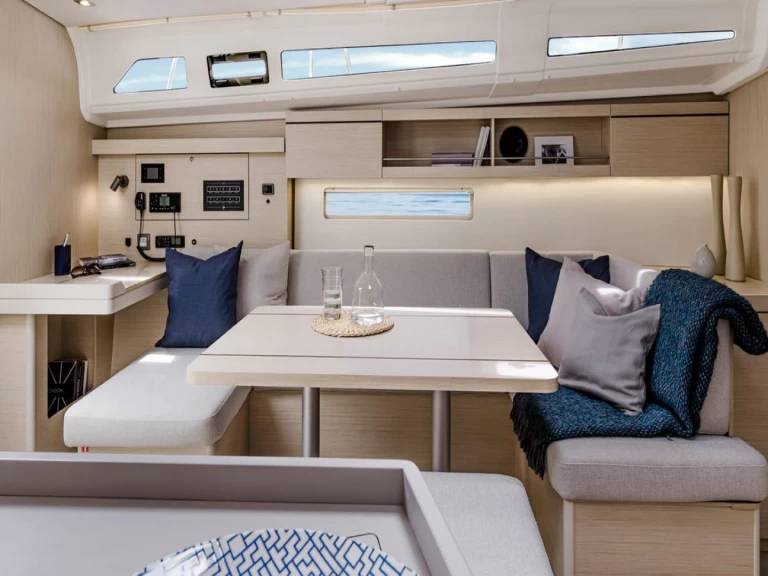 Noleggio barche Bénéteau Oceanis 40.1 a Pozzuoli su Samboat