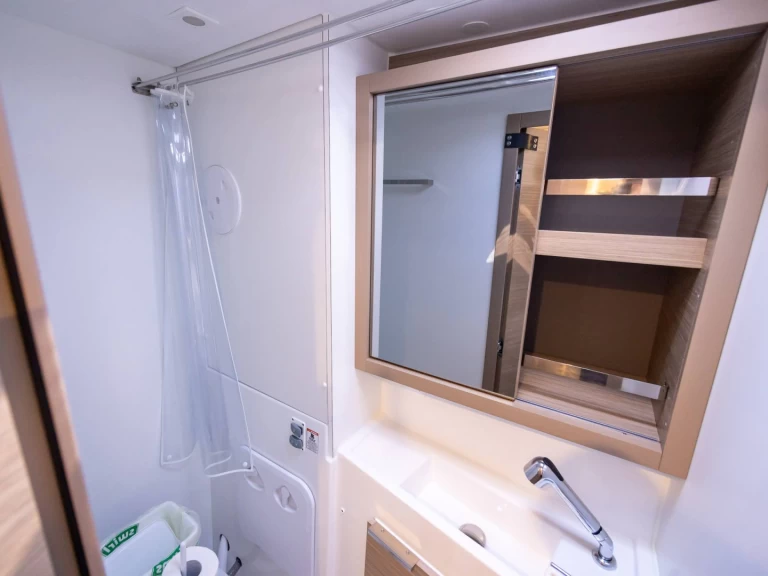 Noleggio Catamarano Lagoon con patente nautica