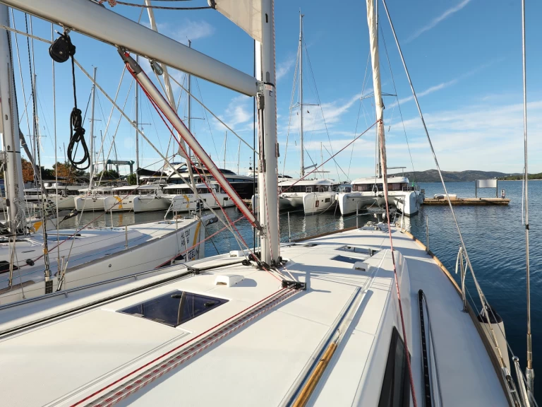 Bénéteau Oceanis 45 da affittare a  Trogir