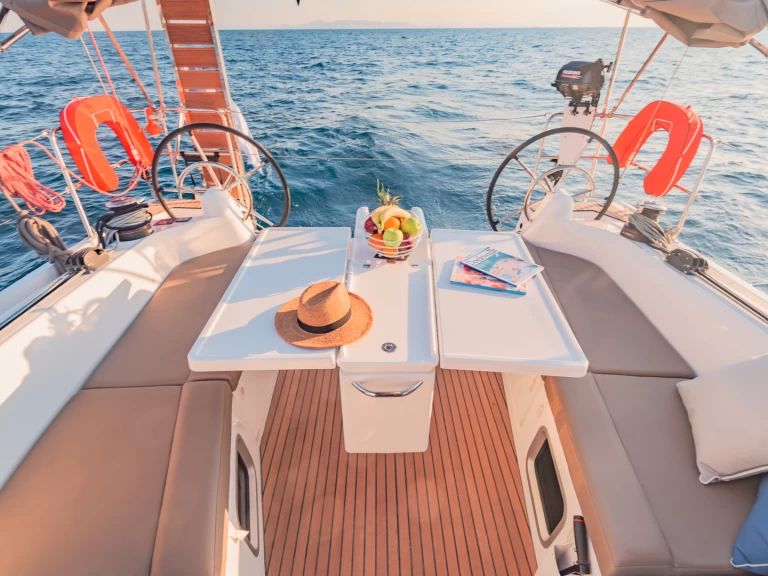 Noleggio barche Jeanneau Sun Odyssey 410 a Álimos su Samboat
