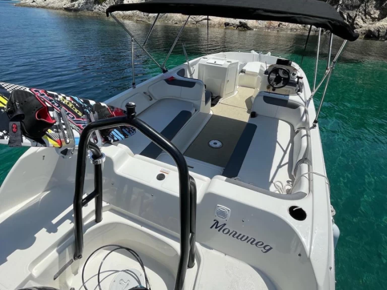 Noleggio barche Bayliner Element E7 a Hyères su Samboat