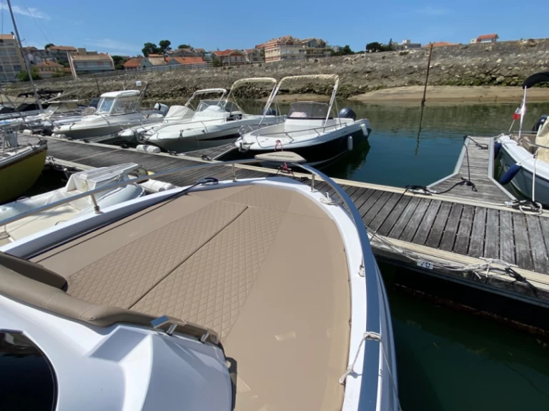 Noleggio Barca a motore Ranieri con patente nautica