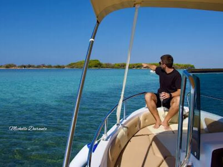 Noleggio Barca a motore Salento marine con patente nautica