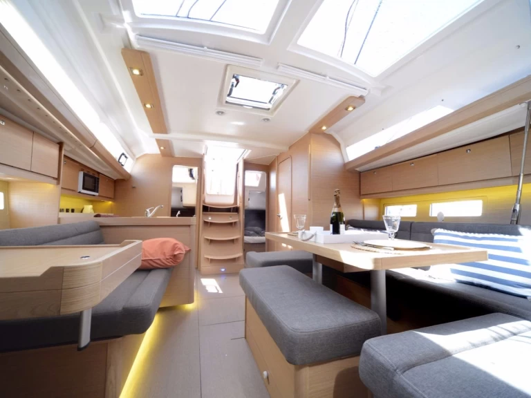 Noleggiare una Dufour Dufour 412 a Saint-Mandrier-sur-Mer