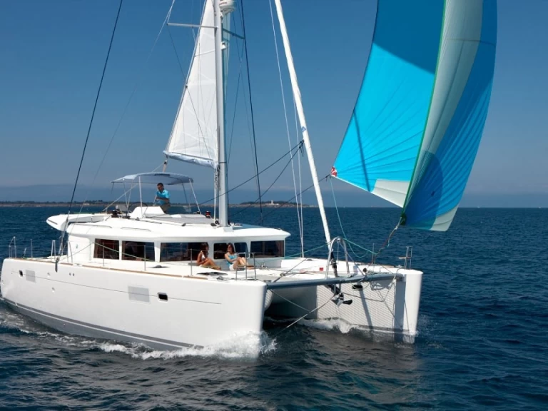Noleggio Catamarano Lagoon con patente nautica