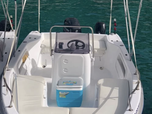 Noleggiare una Proteus Limeni a porto vromi