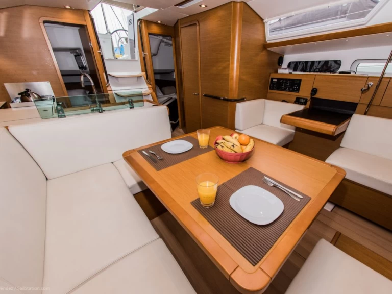 Noleggiare una Jeanneau Sun Odyssey 419 a Paraty