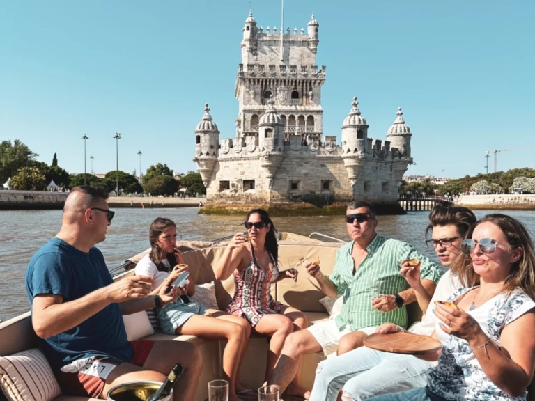 Noleggio Barca a motore Maril con patente nautica