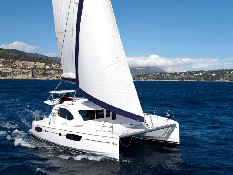 Noleggio Catamarano Leopard con patente nautica