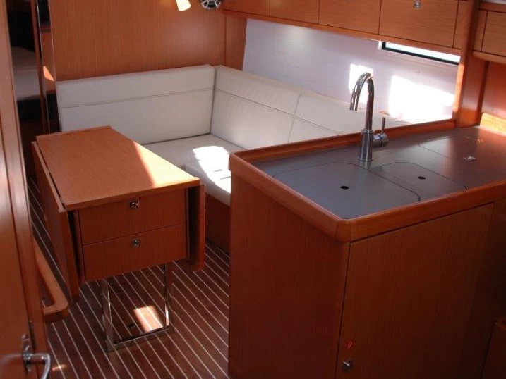 Noleggiare una Bavaria Cruiser 37 a Olbia