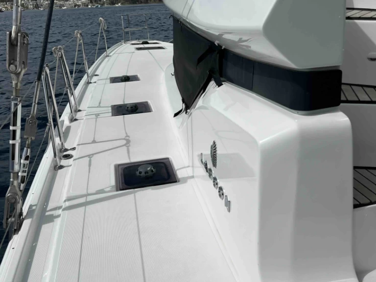 Noleggiare una Lagoon Lagoon 51 a Álimos