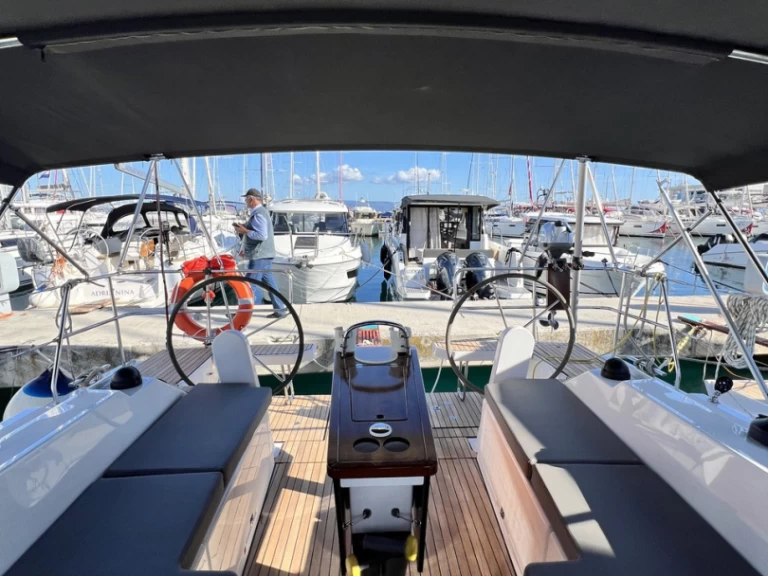 Noleggiare una Bavaria Bavaria C38 a Spalato