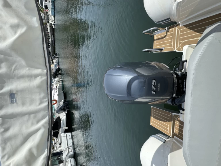 Noleggiare una Capelli Tempest 650 a La Madrague