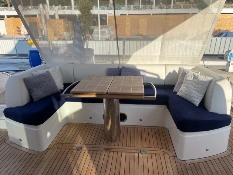 Noleggio Barca a motore Princess con patente nautica