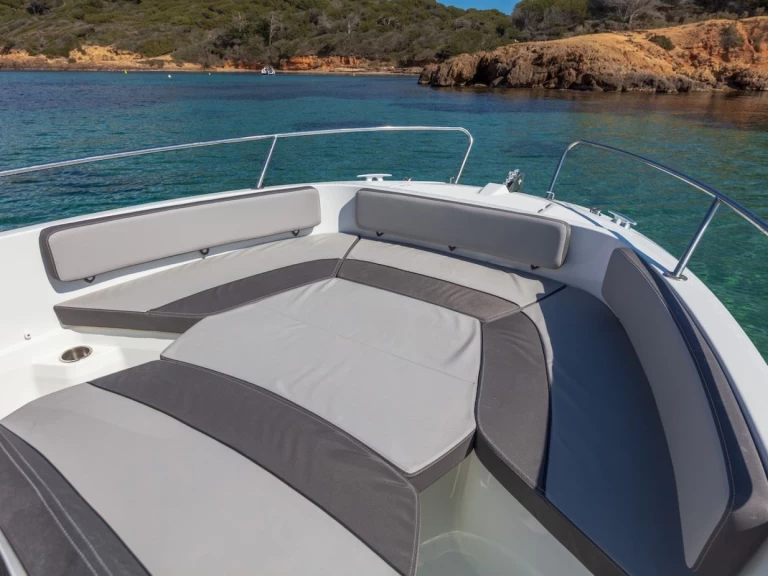 Noleggio barche Jeanneau Cap Camarat 6.5 CC Serie 3 a Cogolin su Samboat