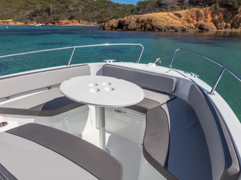 Barca a motore a noleggio a Cogolin al miglior prezzo