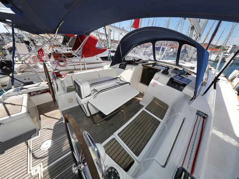 Barca a vela a noleggio a Sebenico al miglior prezzo