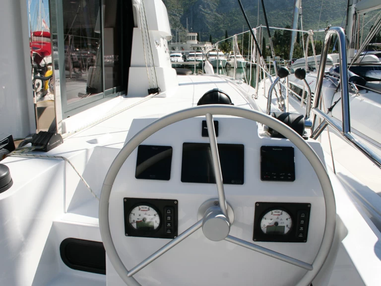 Noleggio Catamarano a Komolac – Bali Bali Catsmart