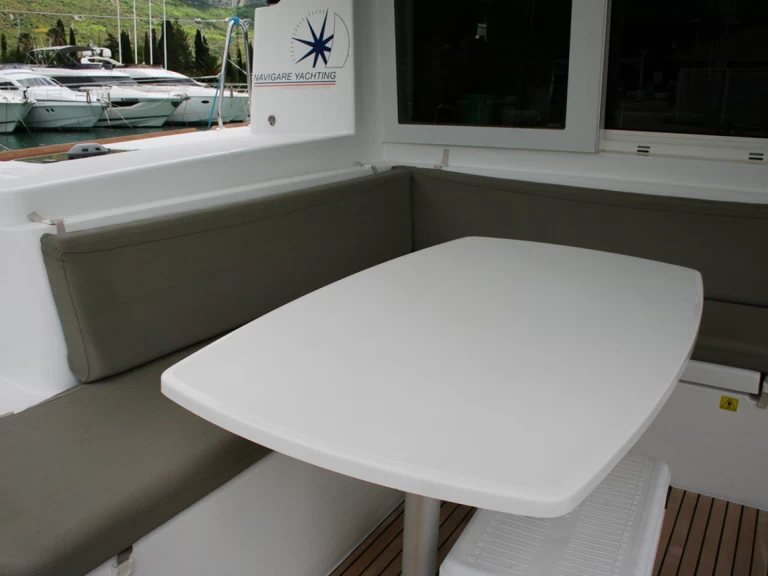 Noleggio Catamarano Lagoon con patente nautica