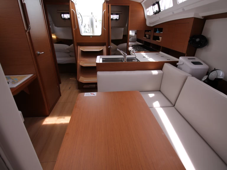 Noleggiare una Jeanneau Sun Odyssey 380 a Zaravecchia (Biograd)