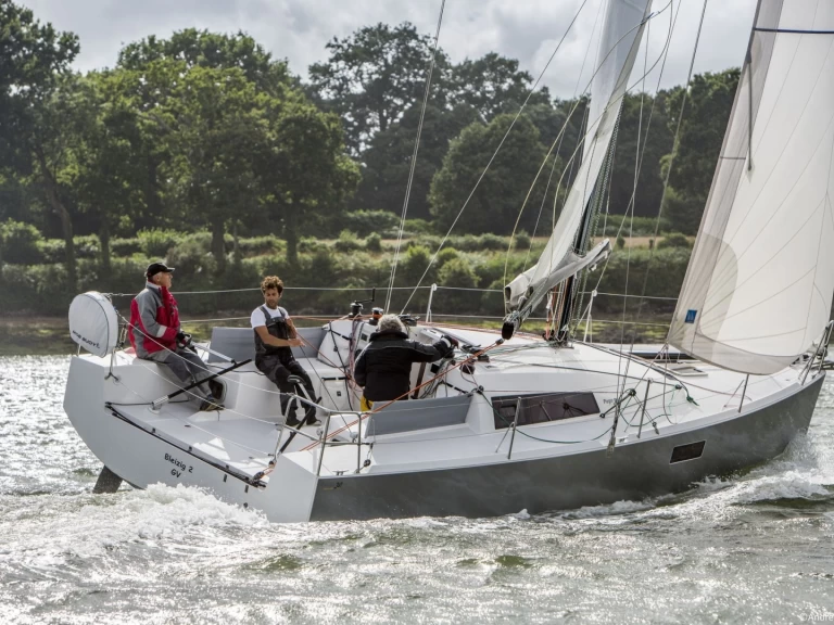 Noleggio Barca a vela a La Trinité-sur-Mer – Pogo Structures Pogo 30