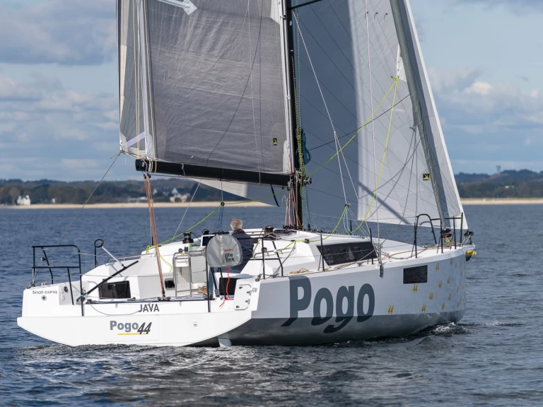 Noleggiare una Pogo Structures Pogo 44 a La Trinité-sur-Mer