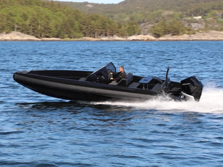 Noleggiare una IRON Iron 827 a Marsiglia