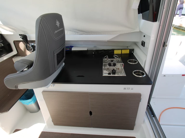 Noleggio Barca a motore con o senza skipper Jeanneau a Zaravecchia (Biograd)