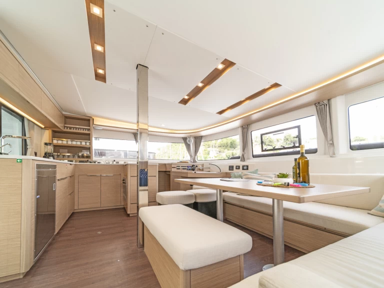 Noleggio Catamarano Lagoon con patente nautica