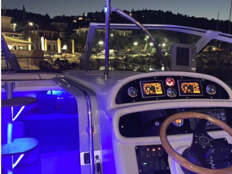 Noleggio barche Sea Ray Sea Ray 290 Sundancer a Nikiána su Samboat