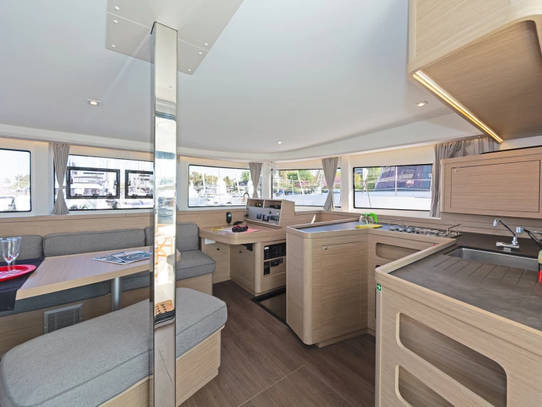 Catamarano a noleggio a Paros (Isola) al miglior prezzo