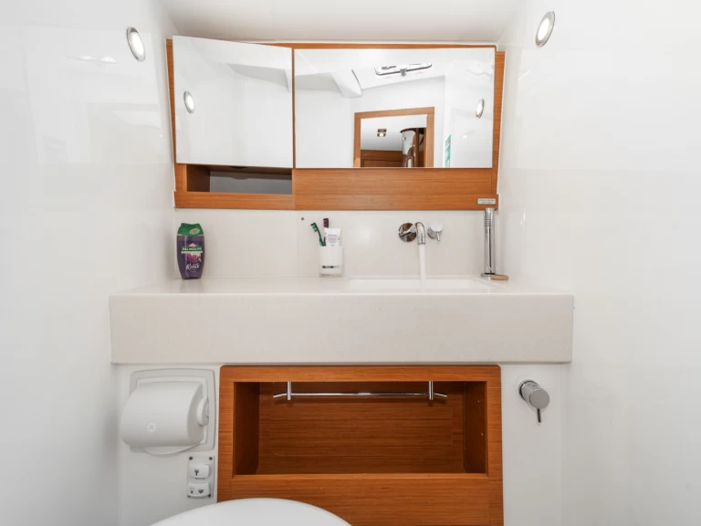 Noleggiare una Dufour Dufour 470 a Scardona