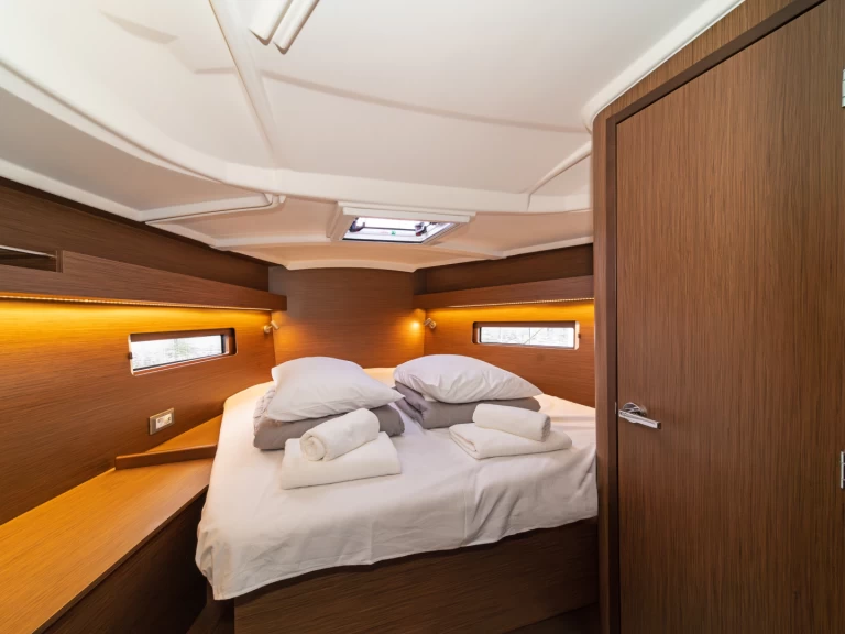 Noleggio barche Bénéteau Oceanis 40.1 a Scardona su Samboat