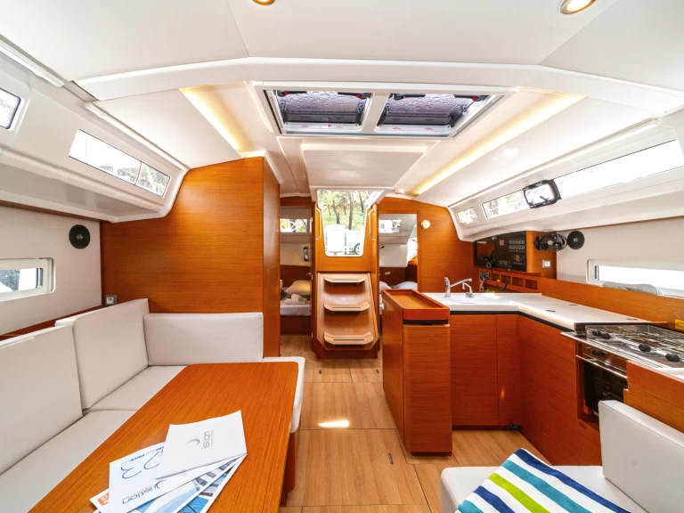 Noleggio Barca a vela Jeanneau con patente nautica