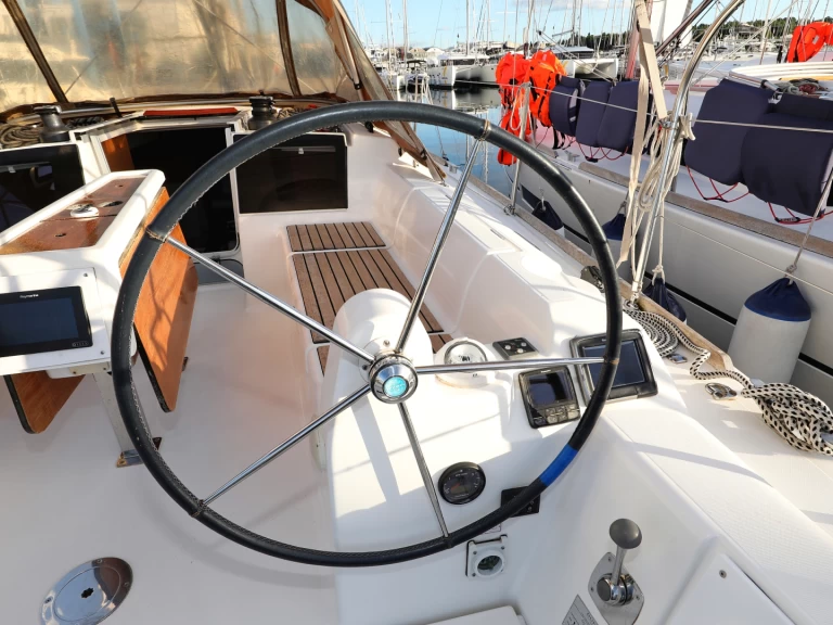 Dufour Dufour 350 Grand Large da affittare a  Sebenico