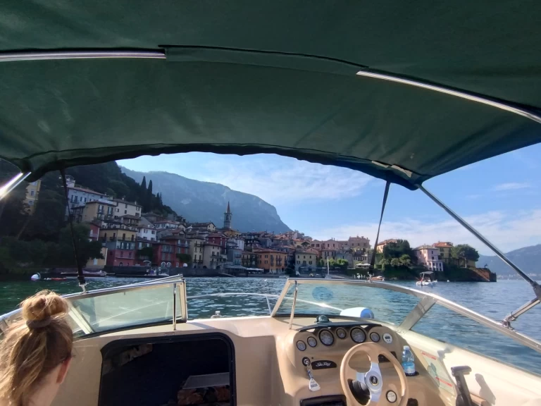 Noleggio Barca a motore con o senza skipper Sea Ray a Lecco