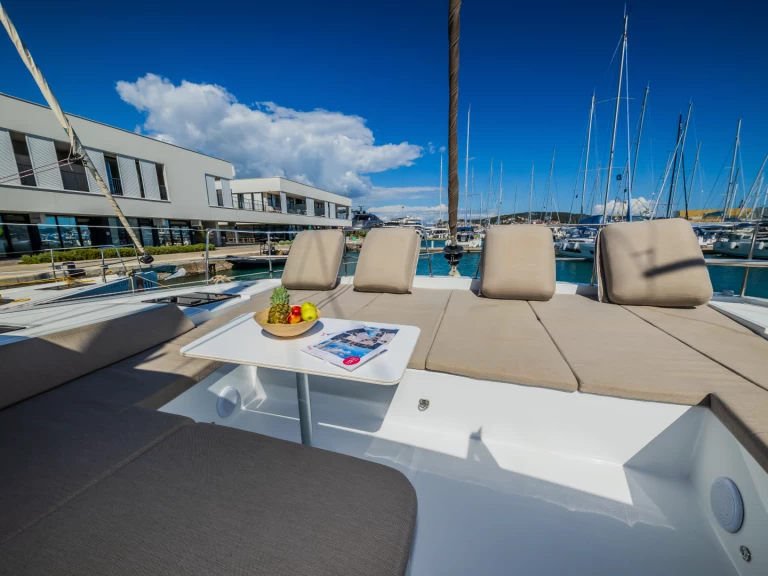 Noleggiare una Bali Bali 4.4 a Seget Donji